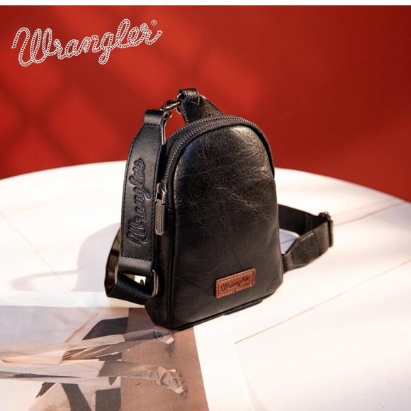 Wrangler Sling Bag/Crossbody/Chest Bag - Black - Picture 3 of 7